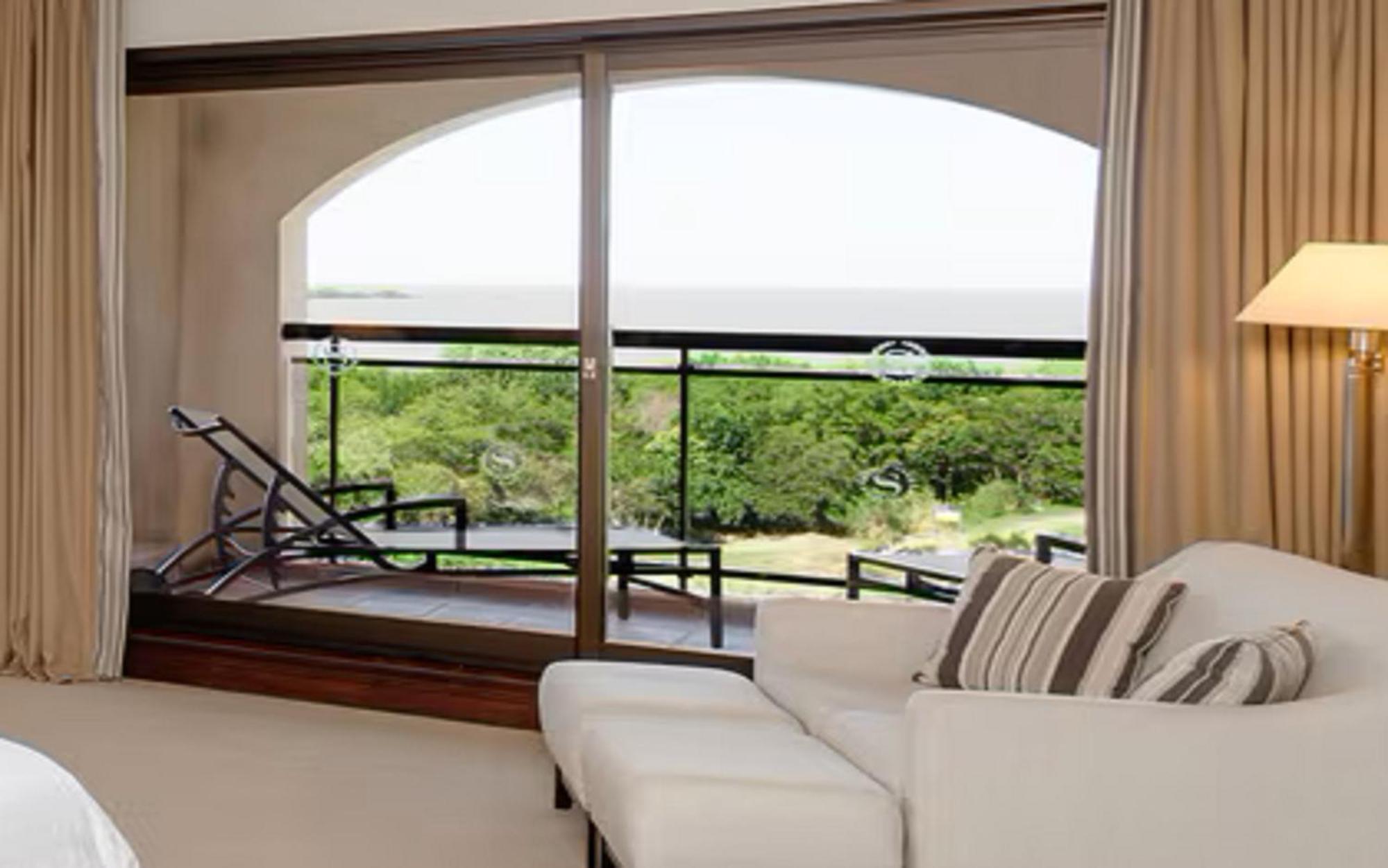 Sheraton Colonia Golf&Spa Resort Colonia del Sacramento Zewnętrze zdjęcie A window with a roller blind