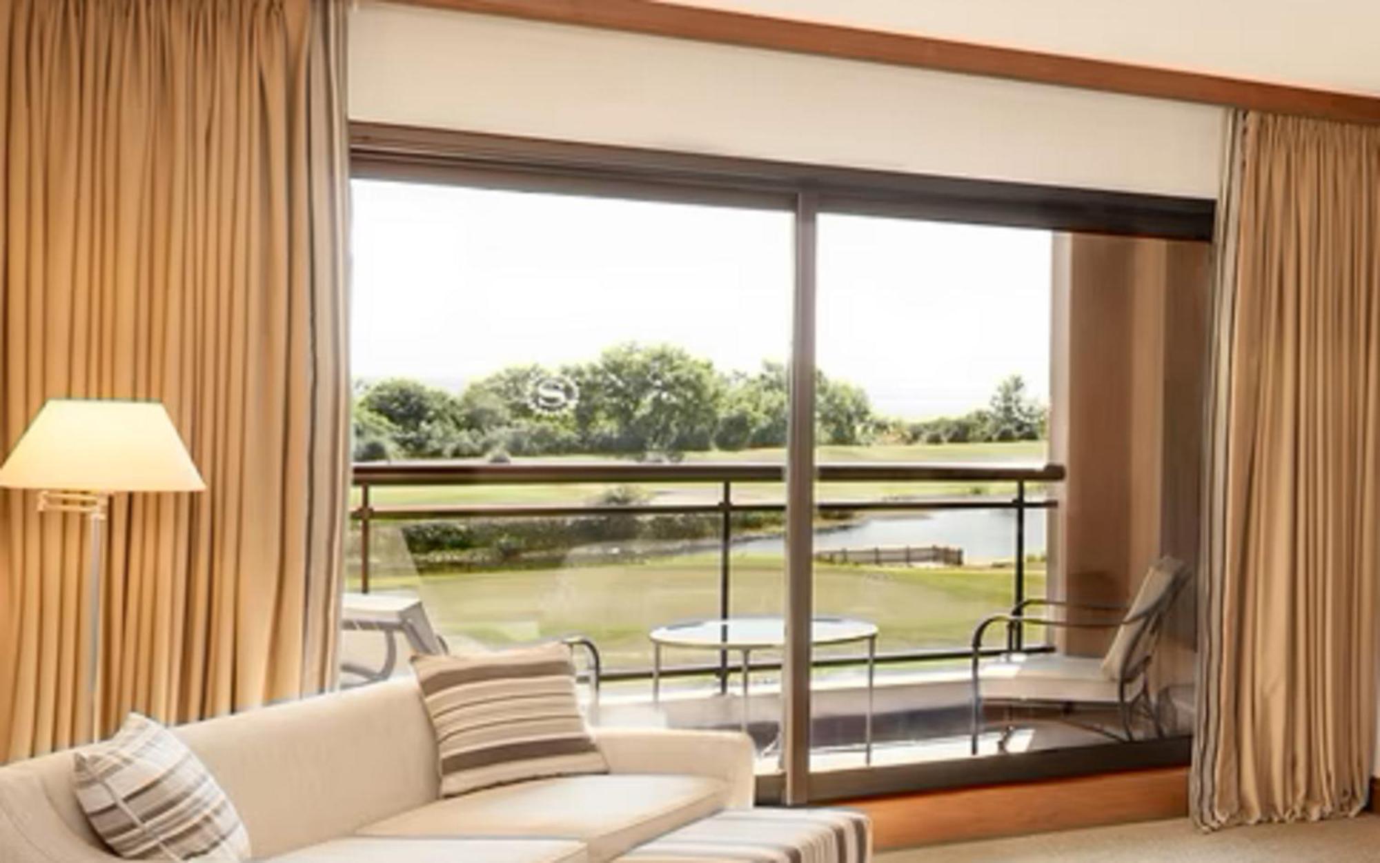 Sheraton Colonia Golf&Spa Resort Colonia del Sacramento Zewnętrze zdjęcie A view of the golf course from a suite