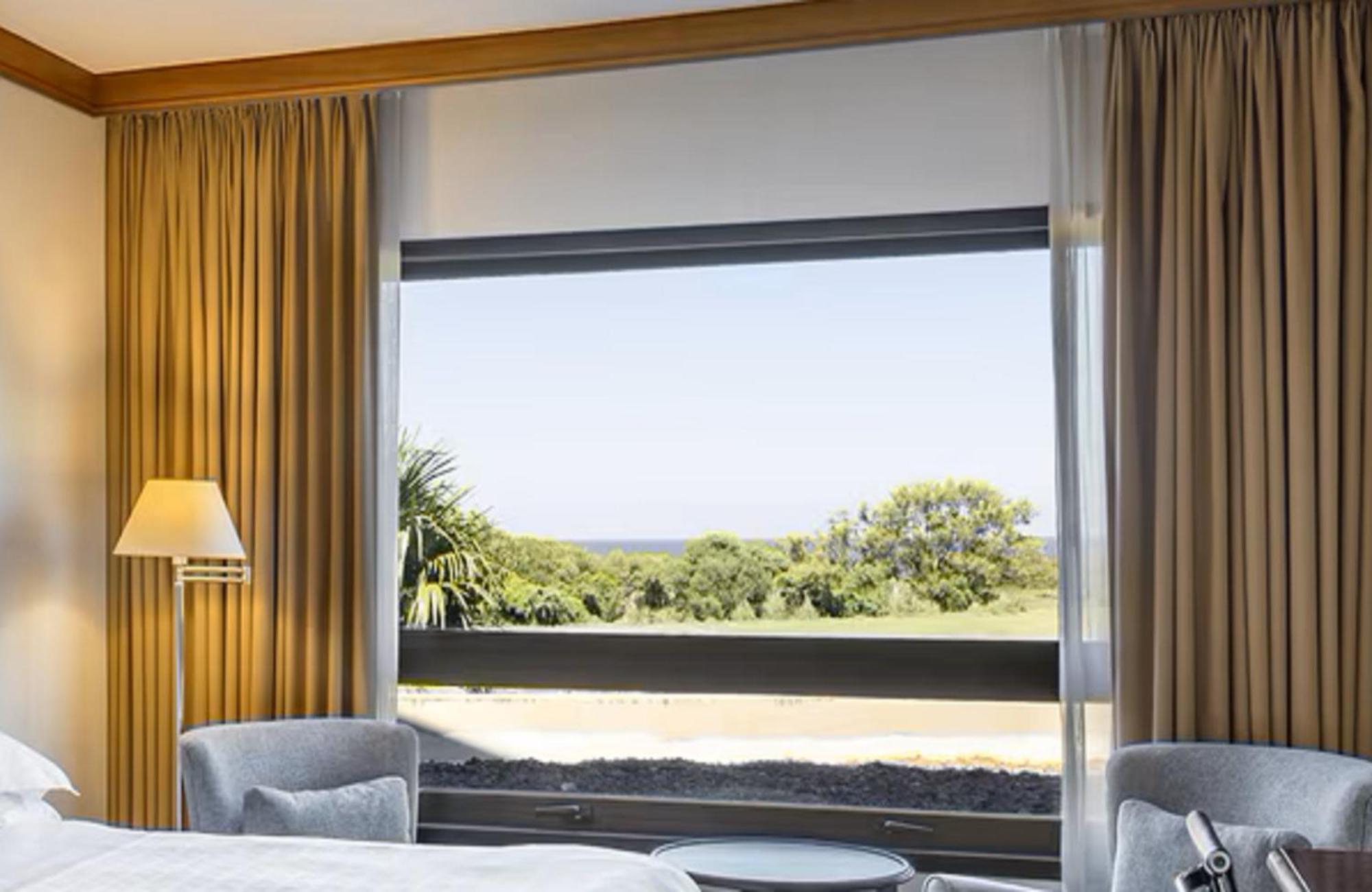 Sheraton Colonia Golf&Spa Resort Colonia del Sacramento Zewnętrze zdjęcie A window with a roller blind