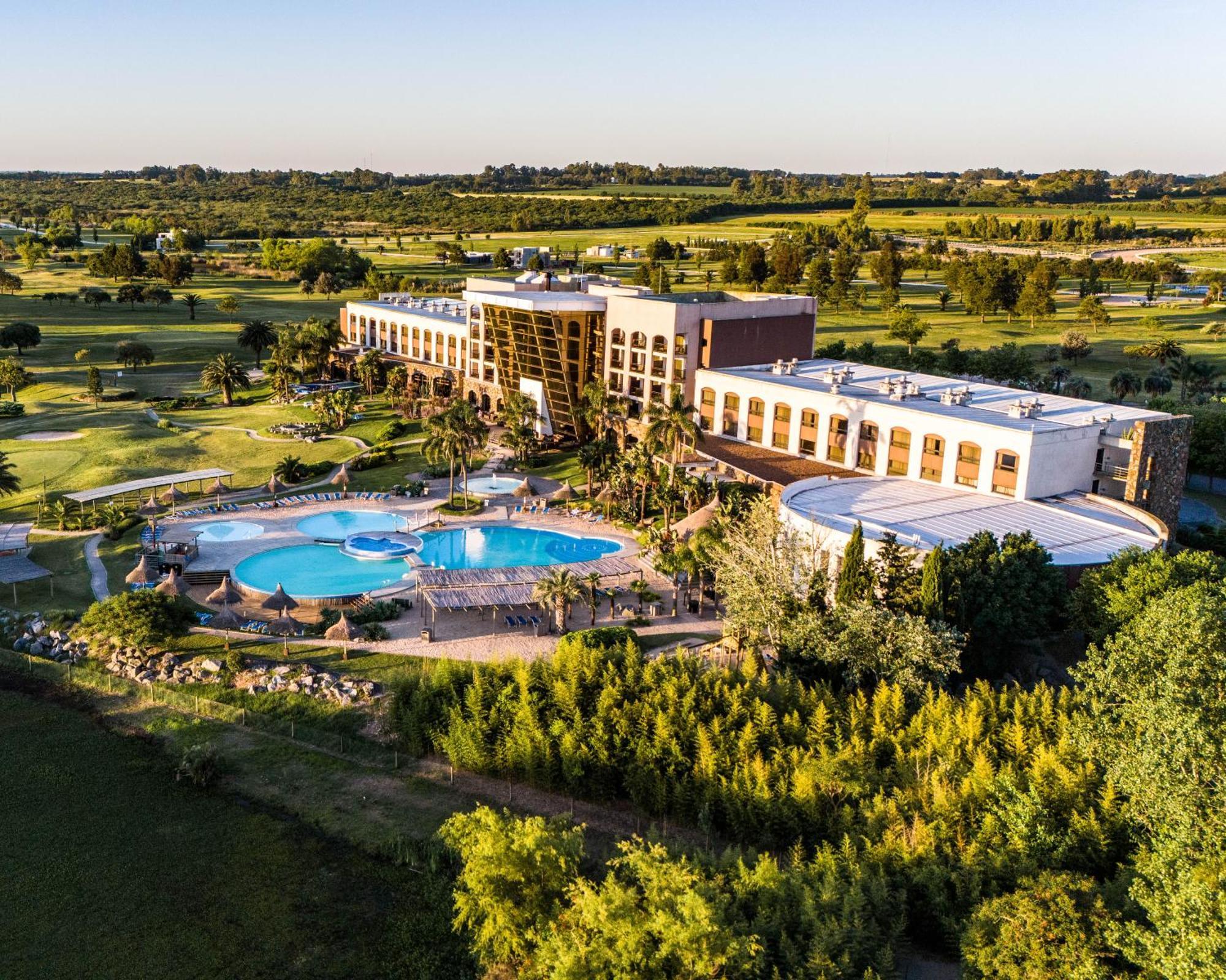 Sheraton Colonia Golf&Spa Resort Colonia del Sacramento Zewnętrze zdjęcie Aerial view of the hotel