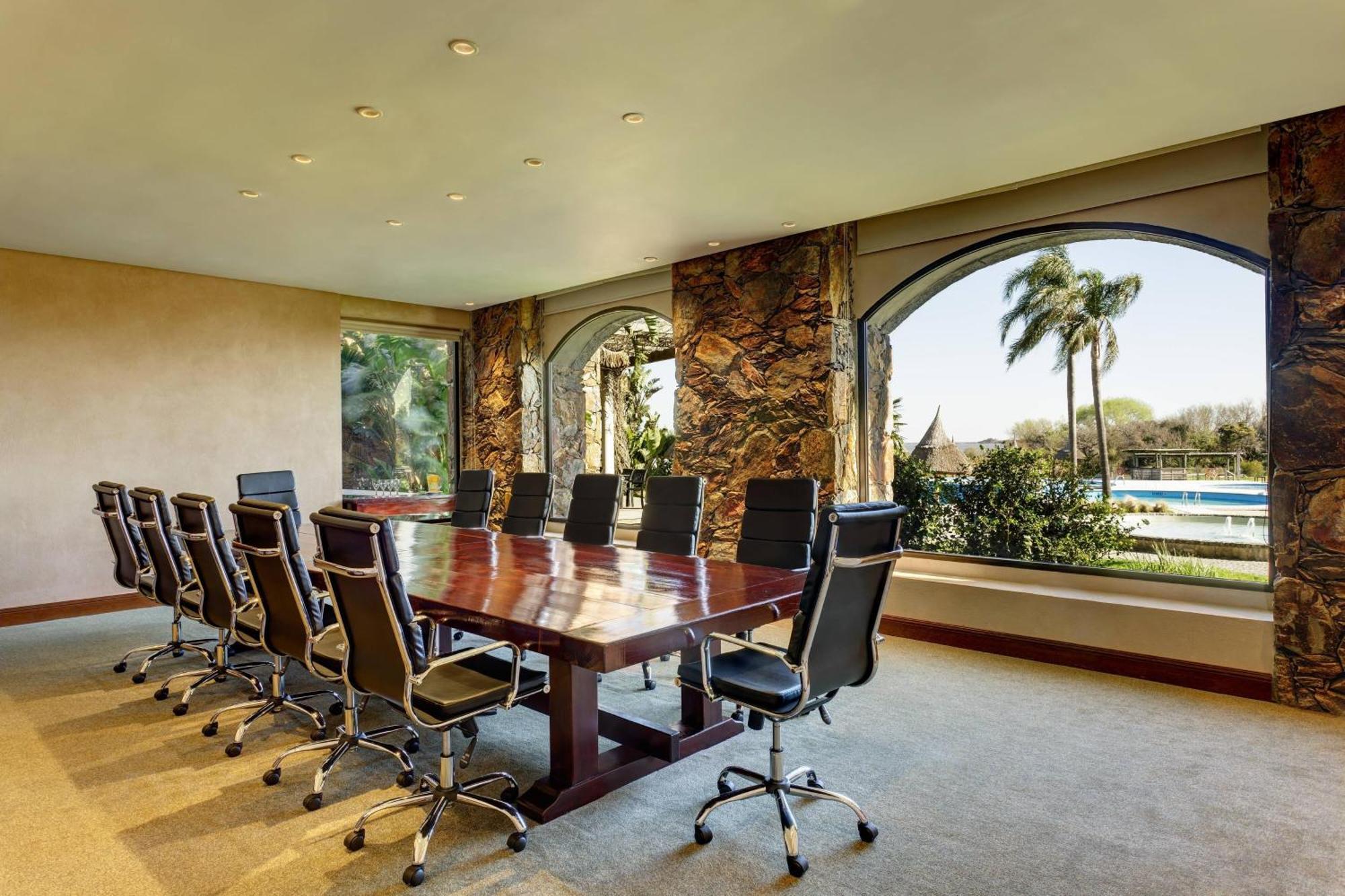 Sheraton Colonia Golf&Spa Resort Colonia del Sacramento Zewnętrze zdjęcie Boardroom at the Arizona Inn