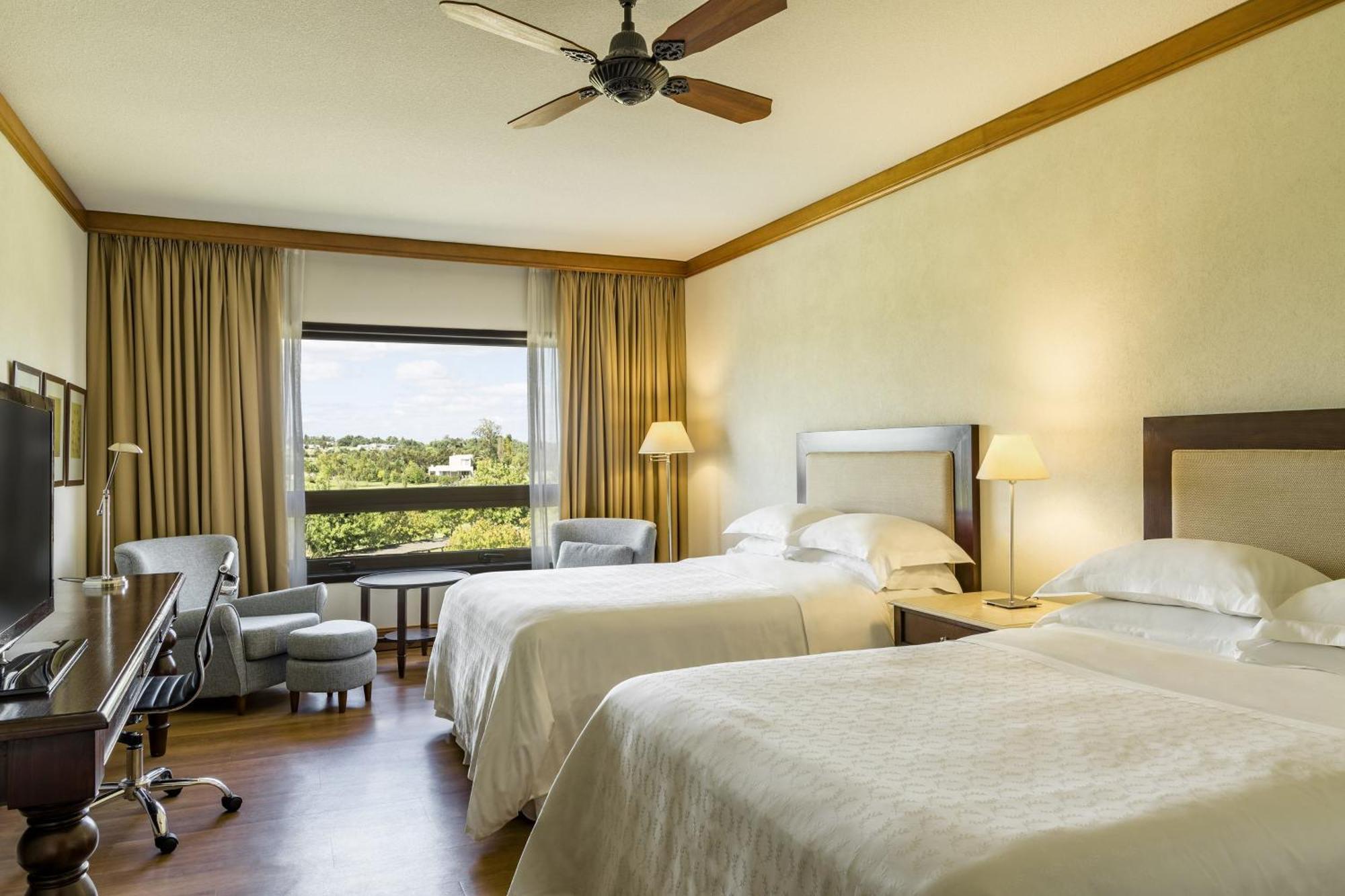 Sheraton Colonia Golf&Spa Resort Colonia del Sacramento Zewnętrze zdjęcie A guest room at the Hilton San Diego Bayfront