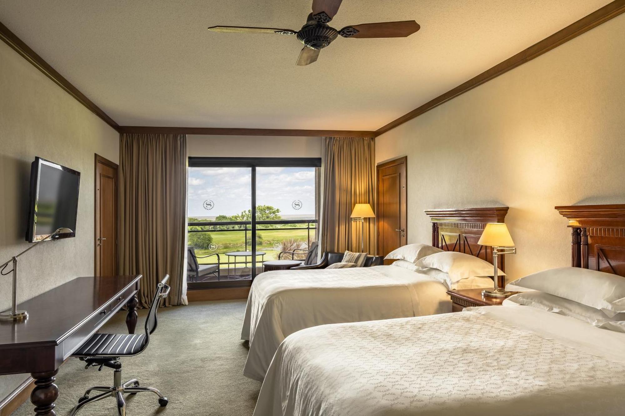 Sheraton Colonia Golf&Spa Resort Colonia del Sacramento Zewnętrze zdjęcie A guest room at the Hilton San Diego Bayfront