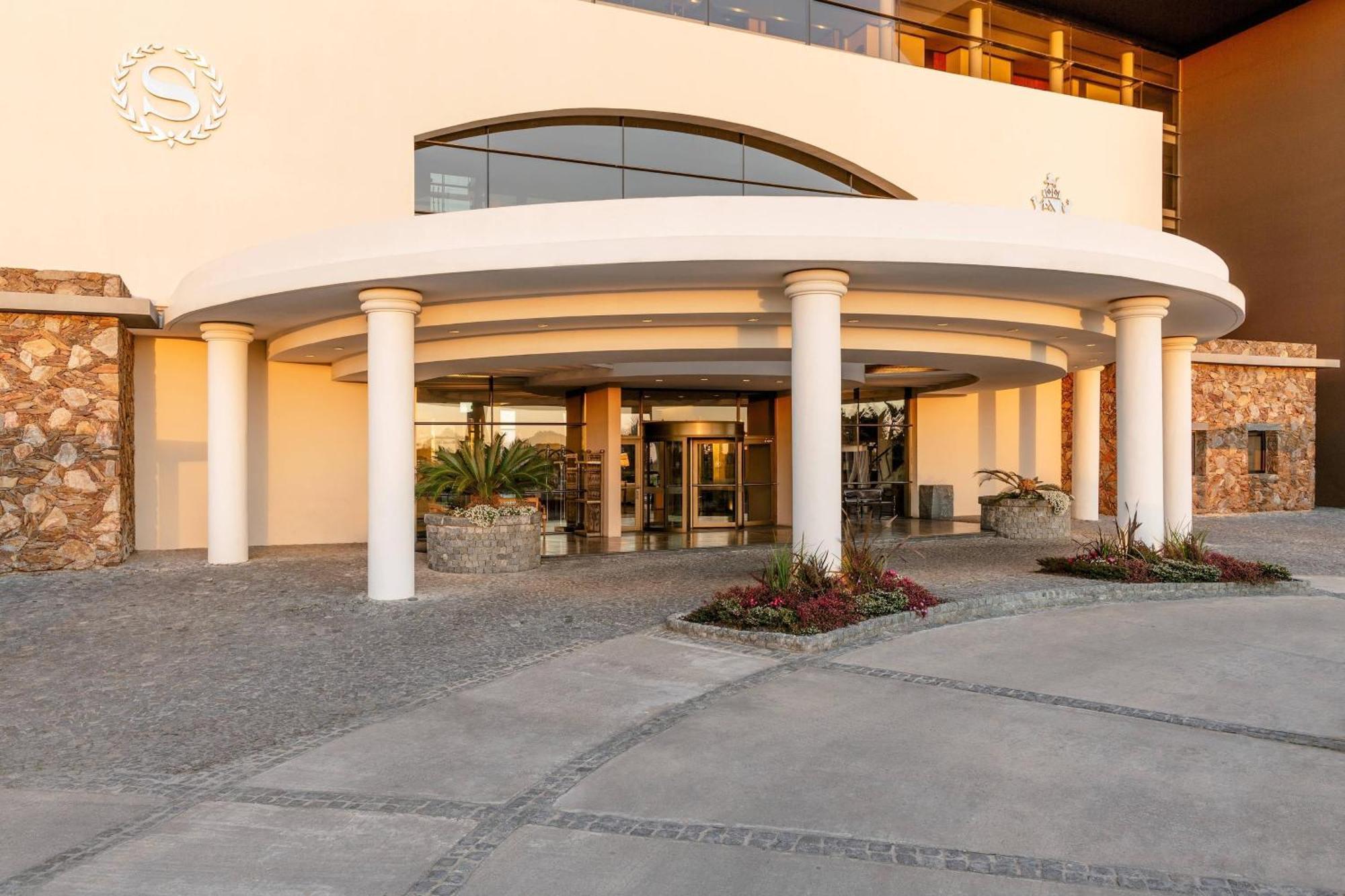 Sheraton Colonia Golf&Spa Resort Colonia del Sacramento Zewnętrze zdjęcie Entrance of the hotel