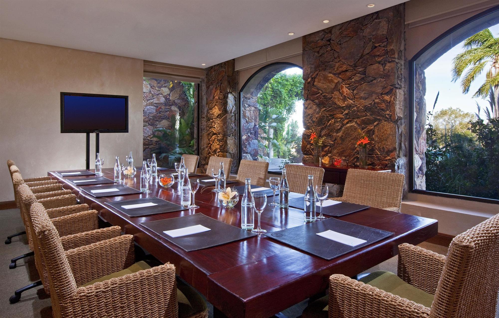 Sheraton Colonia Golf&Spa Resort Colonia del Sacramento Zewnętrze zdjęcie Meeting room at the Four Seasons Hotel