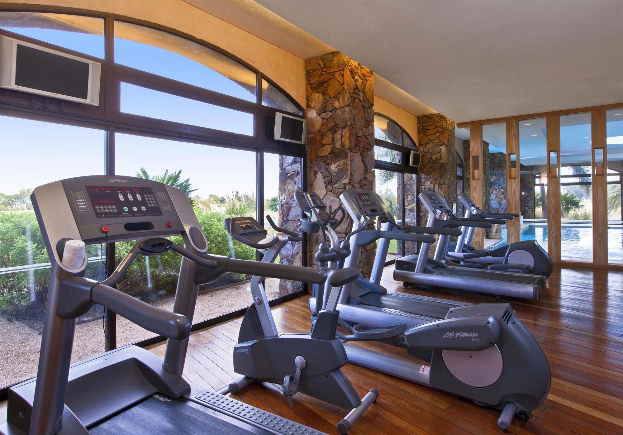 Sheraton Colonia Golf&Spa Resort Colonia del Sacramento Zewnętrze zdjęcie A gym at a hotel